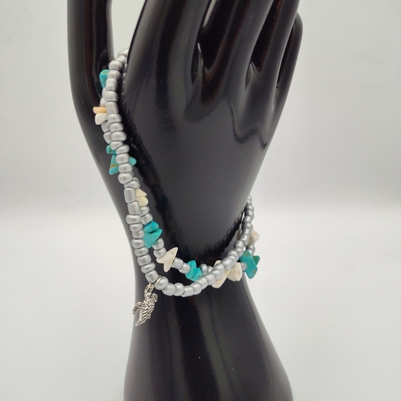 Beautiful Silver and Turquoise Beaded Bracelet With Silvertone Feather Charm - Picture 2 of 4